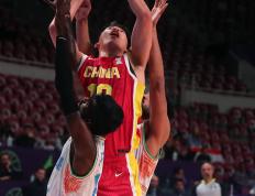 （体育）篮球——国际篮联亚洲杯：中国队对阵印度队