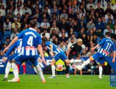 西甲｜巴塞罗那提前夺冠