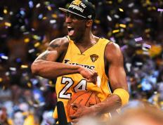 湖人官方纪念科比日！东契奇晒合影怀念科比 勇士雄鹿等队缅怀科比