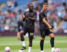 桑德兰的财务腾挪与利兹联的受限夏季(sang de lan de cai wu teng nuo yu li zi lian de shou xian xia ji)