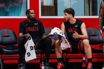 新赛季前瞻—休斯顿火箭：青年军的蜕变与冠军豪赌(xin sai ji qian zhan xiu si dun huo jian qing nian jun de tui bian yu guan jun hao du)