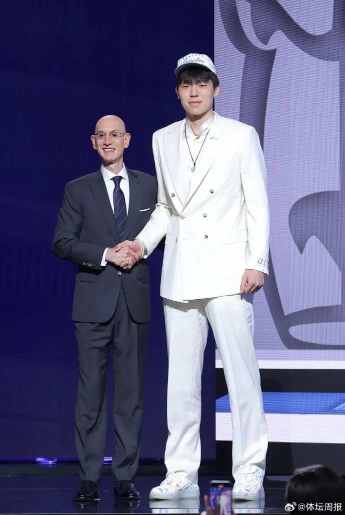 杨瀚森将穿16号球衣,或于7月12日首秀对阵金州勇士,直播回应选16号原因