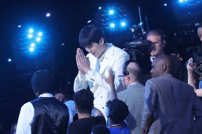 杨瀚森将穿16号球衣,或于7月12日首秀对阵金州勇士,直播回应选16号原因