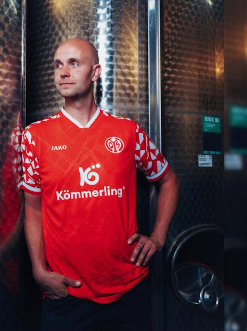 美因茨05足球俱乐部发布25/26赛季全新主场球衣