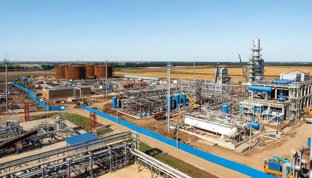 乌军使用远程无人机袭击俄罗斯克拉斯诺达尔边疆区炼油厂