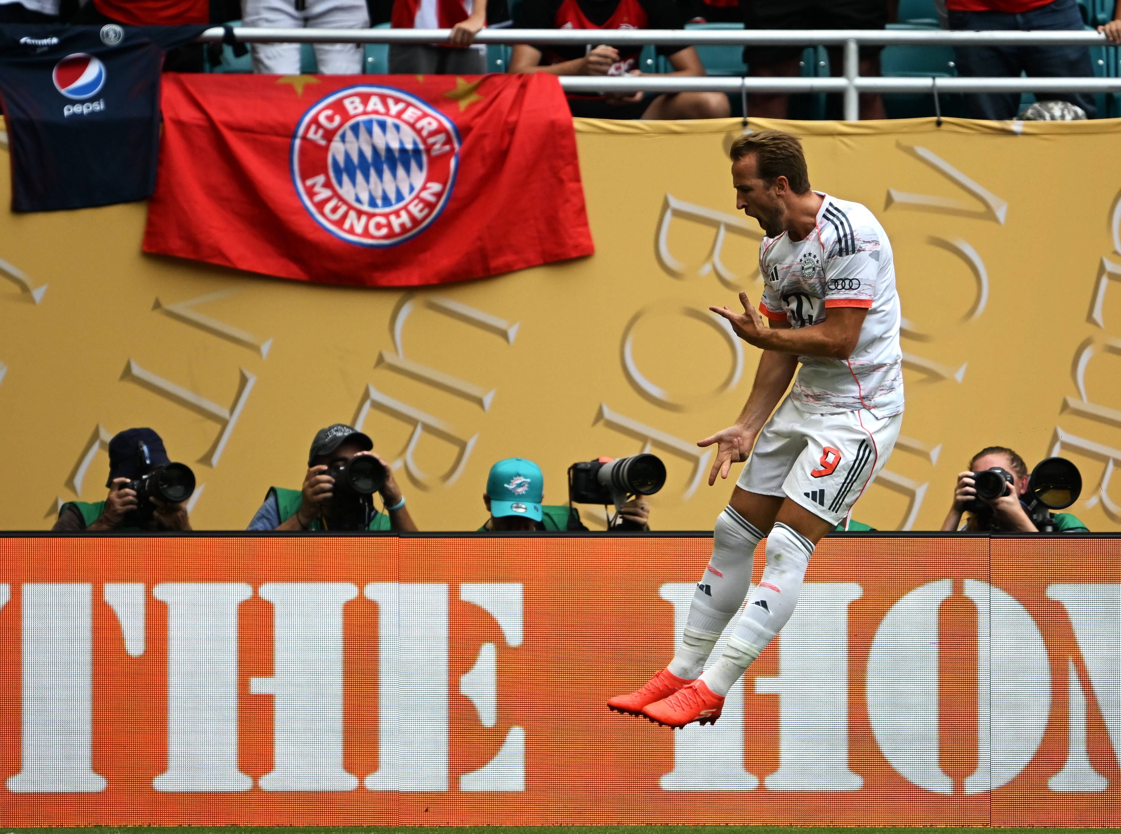 足球世俱杯｜拜仁慕尼黑晋级八强(zu qiu shi ju bei bai ren mu ni hei jin ji ba qiang)