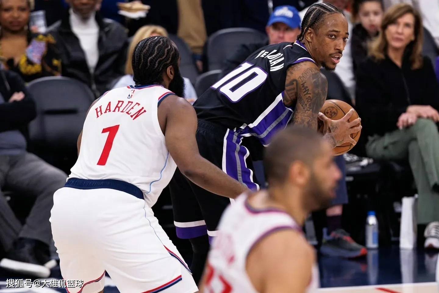 四队重磅交易，德罗赞加入洛杉矶快船，国王甩掉拉文的毒药合同(si dui zhong bang jiao yi de luo zan jia ru luo shan ji kuai chuan guo wang shuai diao la wen de du yao he tong)