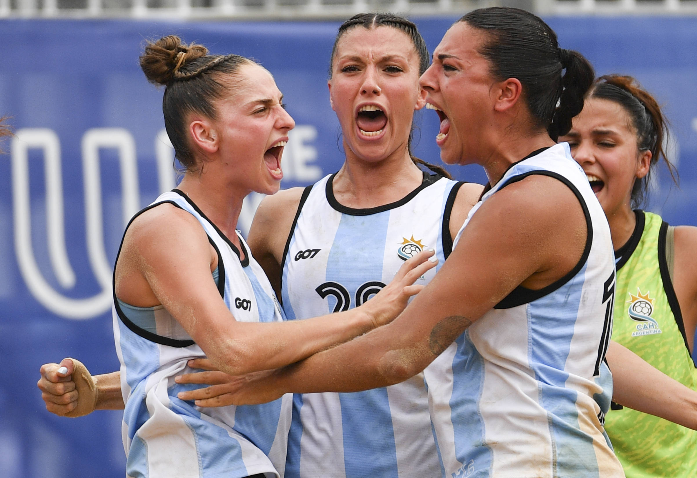 （成都世运会）沙滩手球——女子半决赛：阿根廷队战胜西班牙队(cheng du shi yun hui sha tan shou qiu nyu zi ban jue sai a gen ting dui zhan sheng xi ban ya dui)