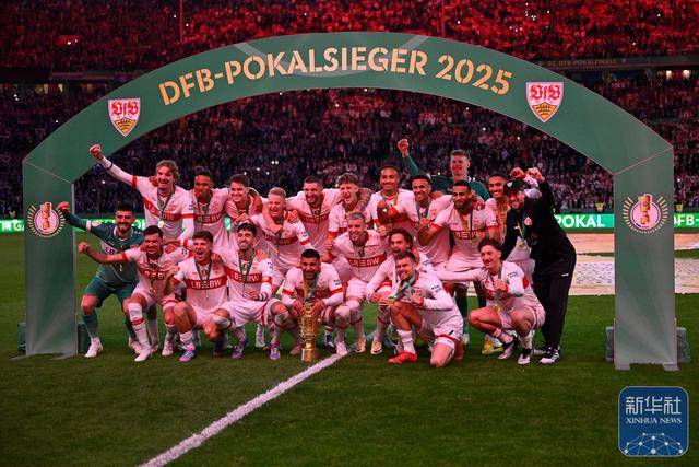 足球 | 德国杯：斯图加特队夺冠(zu qiu de guo bei si tu jia te dui duo guan)