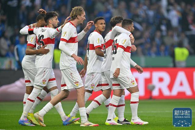 足球 | 德国杯：斯图加特队夺冠(zu qiu de guo bei si tu jia te dui duo guan)