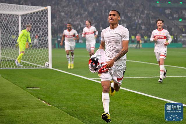 足球 | 德国杯：斯图加特队夺冠(zu qiu de guo bei si tu jia te dui duo guan)