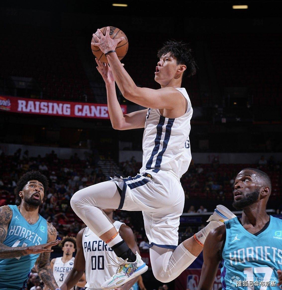 曾凡博要去篮网了!月底赴布鲁克林,这次能站稳脚跟吗?(ceng fan bo yao qu lan wang le yue di fu bu lu ke lin zhe ci neng zhan wen jiao gen ma)