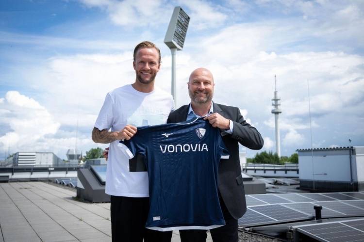 官方:波鸿从柏林联签下33岁后卫福格特,双方签约至2027年(guan fang bo hong cong bo lin lian qian xia sui hou wei fu ge te shuang fang qian yue zhi nian)