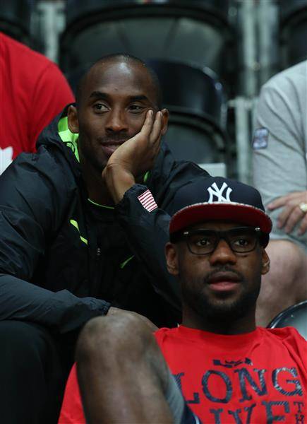 詹姆斯:我从小视科比为偶像,曼巴永恒(zhan mu si wo cong xiao shi ke bi wei ou xiang man ba yong heng)