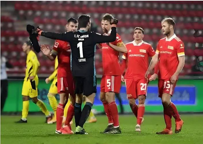 德甲对决:柏林联主场迎敌,斯图加特客场挑战(de jia dui jue bo lin lian zhu chang ying di si tu jia te ke chang tiao zhan)