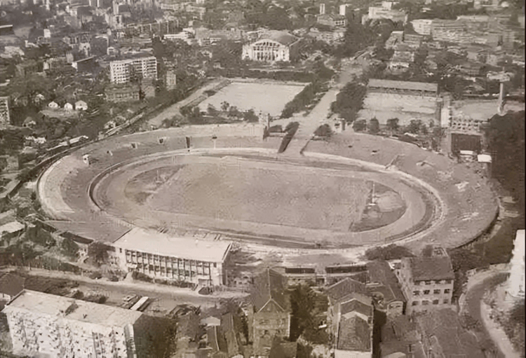 一文回顾重庆足球百年史:修建西部首个足球场,70多年前独自拥有3支专业球队