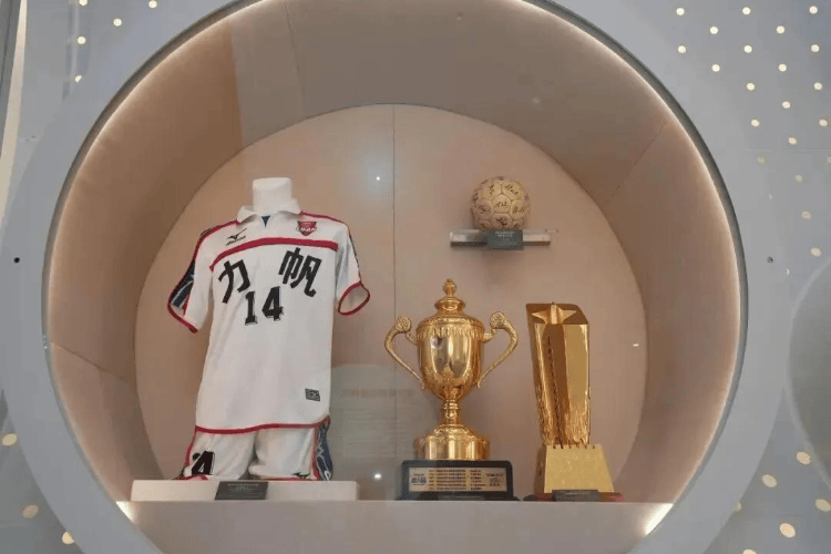 一文回顾重庆足球百年史:修建西部首个足球场,70多年前独自拥有3支专业球队