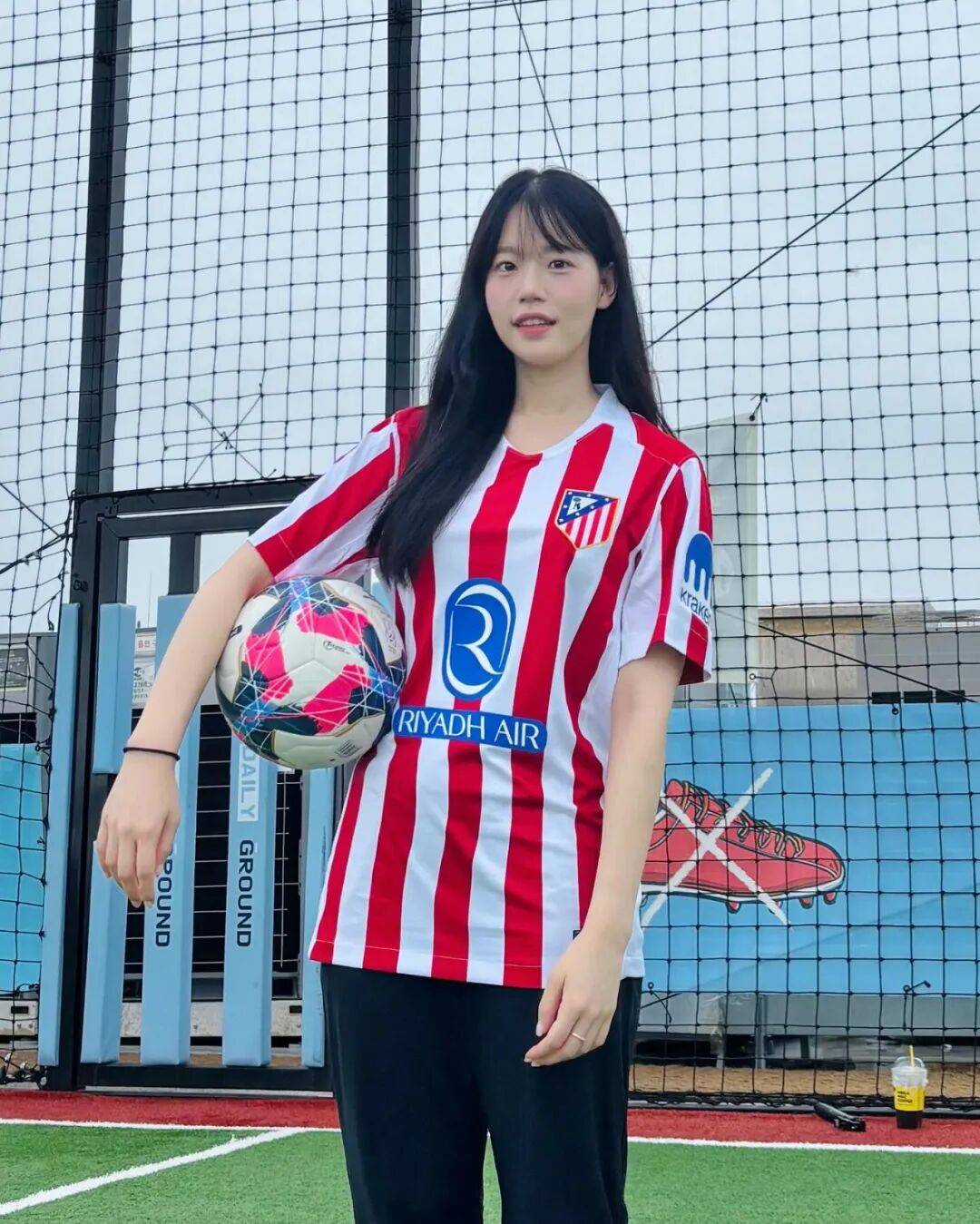 欧冠联赛：利物浦伊萨克首秀，马德里竞技五人缺席(ou guan lian sai li wu pu yi sa ke shou xiu ma de li jing ji wu ren que xi)