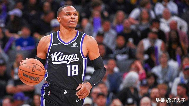 国王队拉塞尔·威斯布鲁克重返俄克拉荷马城，赢得全场起立鼓掌